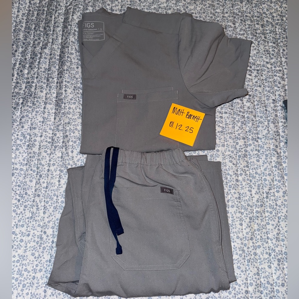 FIGS Grey Leon & Pisco scrubs- Medium